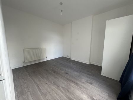 5 Bed Detached House, Poplar Place, BS16 - Photo 3