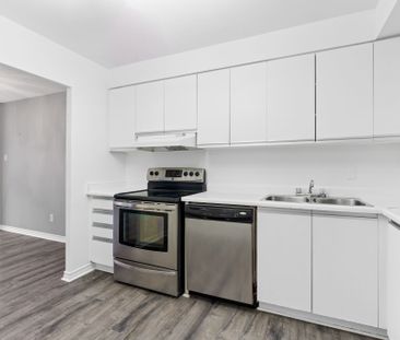 For Lease - 2760 Carousel Crescent Unit# 1111, Blossom Park - Airpo... - Photo 6