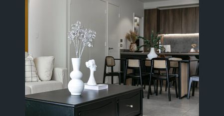 Refined North-Facing Residence in a Prime Mascot Address - Photo 2