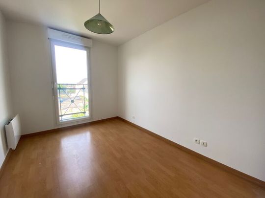 Location Appartement 2 pièces 42m² ST DENIS DE L HOTEL 45550 - Photo 1