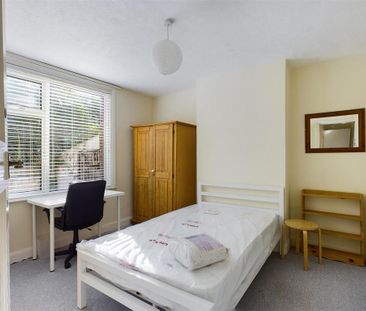 4 bedroom terraced house to rent - Photo 5