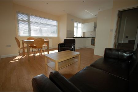 2 Bed Flat, Park Road, NW4 - Photo 2