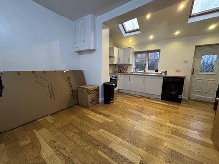 2 bedroom end of terrace house to rent - Photo 3