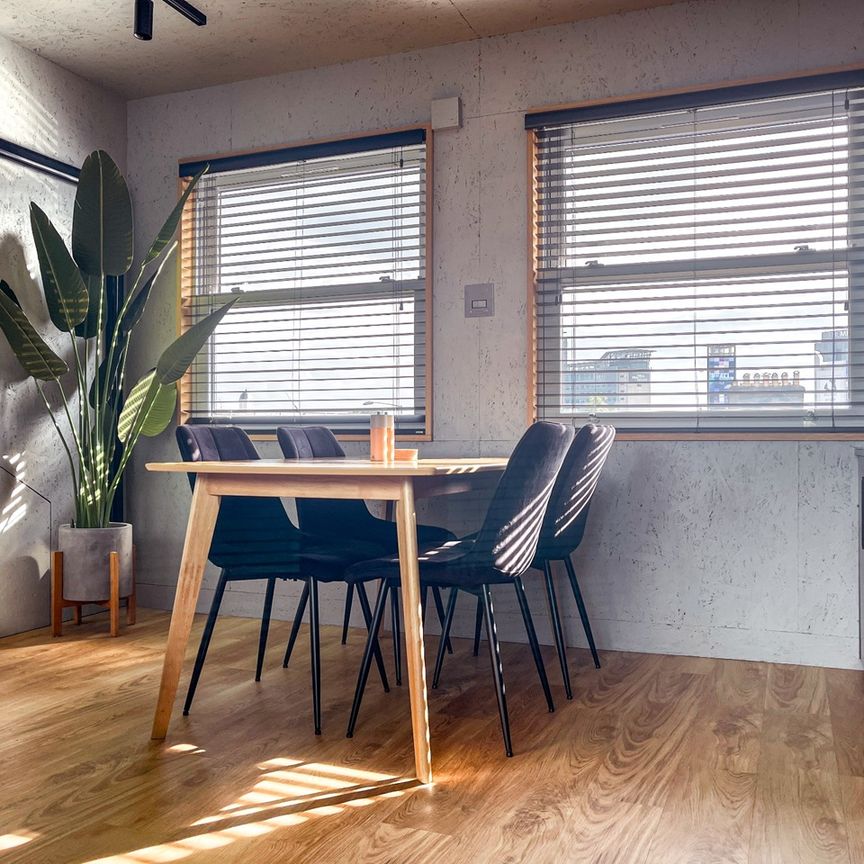 2 Bed Flat, Windmill Road, TW8 - Photo 1