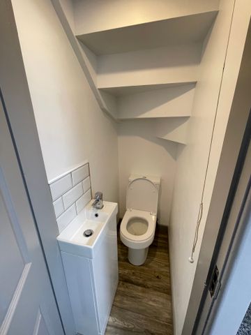 St. Margaret Road Room 3 - Photo 2