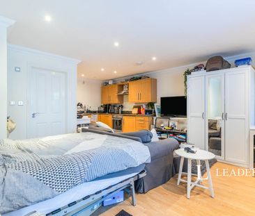 studio to rent Priory Mews, Guildford Street, Chertsey, KT16 - Photo 1