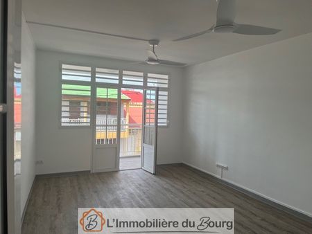 Location Appartement 4 pièces 75m² PETIT BOURG 97170 - Photo 2