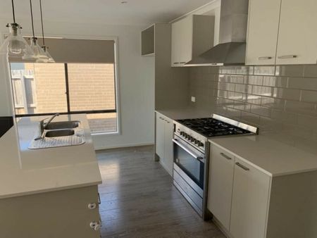 Low Maintenance Family Home! - Photo 3