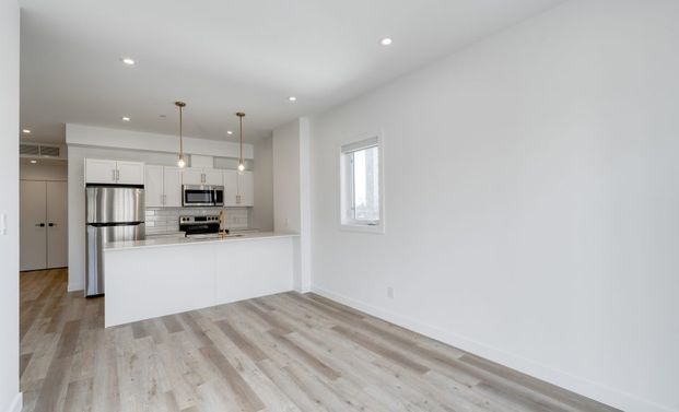 Jersey: Gold Accents – 196 Colony, Winnipeg, MB - Photo 1