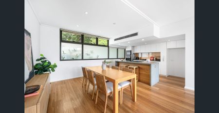 STUNNING LOW MAINTENANCE HARBOURSIDE LOCATION IN GLEBE - Photo 3