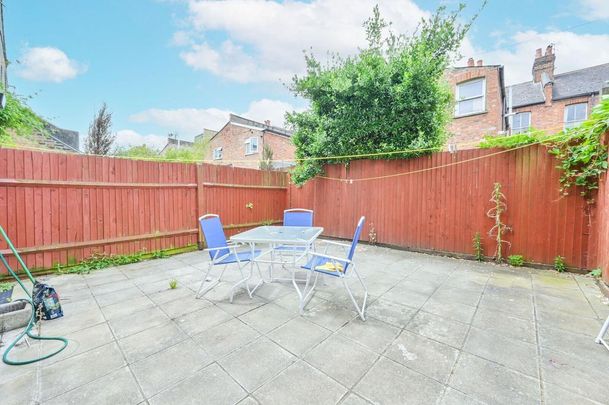 3 bedroom flat to rent - Photo 1