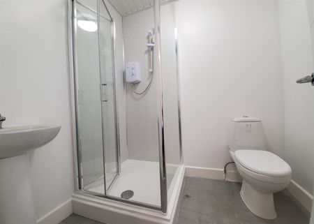 1 bedroom Flat To Let - Photo 5