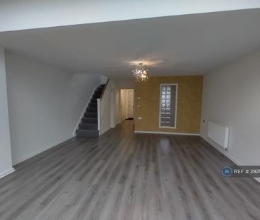 3 bedroom semi-detached house to rent - Photo 2
