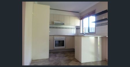 Spacious & Well-Kept Double Storey Townhouse in Prime Blacktown Location - Photo 3