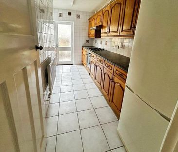3 bedroom end of terrace house to rent - Photo 4