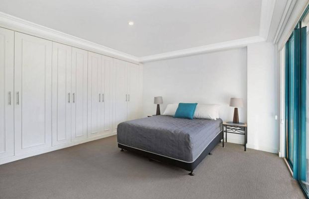 Spacious, Fully Furnished 2-Bedroom Unit Opposite North Beach, Wollongong - Photo 1