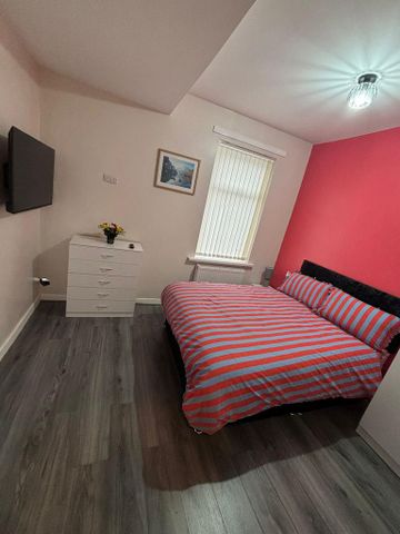 3 bedroom end of terrace house to rent - Photo 4