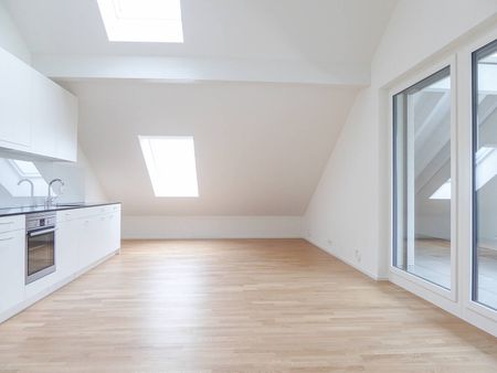 Charmante und grosszügige Attika-Wohnung! - Photo 2