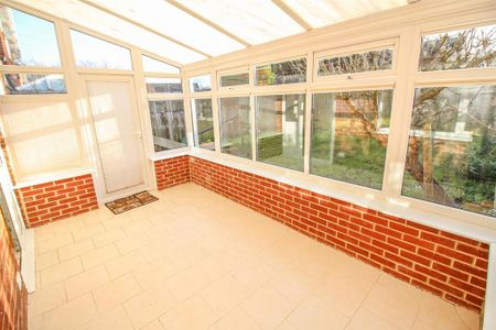 3 bedroom semi-detached house to rent - Photo 3