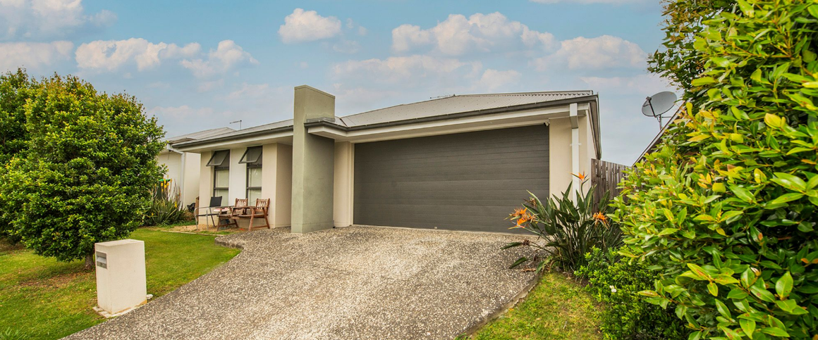 AN INVITING FAMILY HOME!! - Photo 1