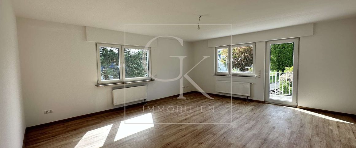 Erstbezug nach Modernisierung von großzügiger Wohnung im 1. OG mit großem Balkon - Foto 1