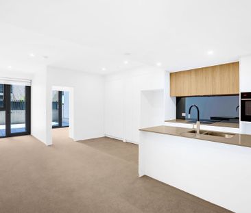 Stylish One-Bedroom Apartment with Stunning Mountain Views in Lyneham - Photo 2