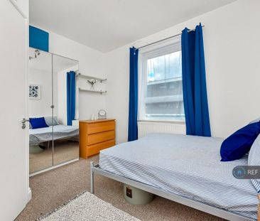 4 bedroom semi-detached house to rent - Photo 6