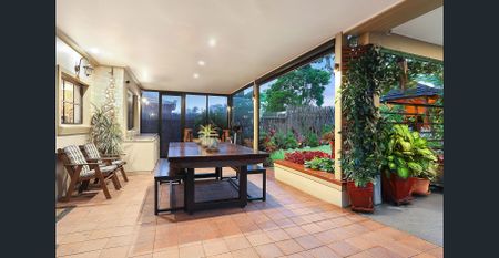 Grand family residence combines luxury with boundless space and privacy - Photo 2