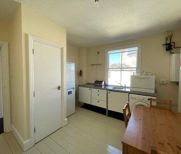 3 bedroom flat to rent - Photo 1