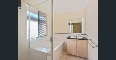 12 Araluen Place, Carindale, Qld 4152 - Photo 3