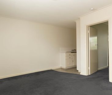 Quiet and convenient living - Photo 6