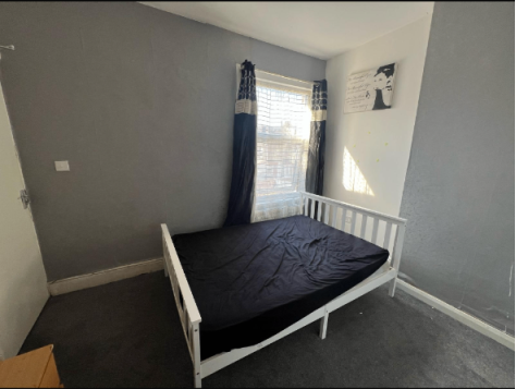1 bedroom in a house share to rent - Photo 1