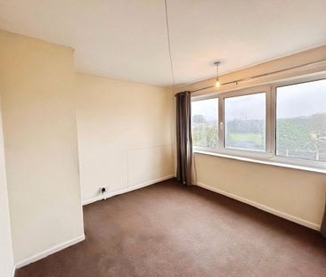 4 bedroom semi-detached house to rent - Photo 3