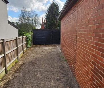 Bentcliffe Close, Moortown, Leeds, LS17 6QT - Photo 4