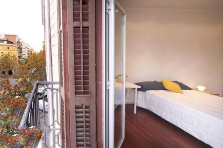 Carrer del Consell de Cent, Barcelona, Catalonia 08009 - Photo 3