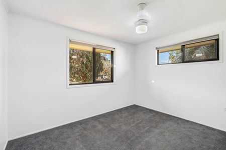 Neat & Tidy Home - Minutes from the CBD - Photo 2