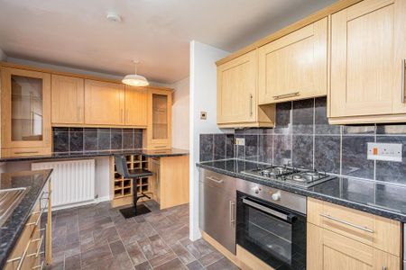 3 bedroom semi-detached house to rent - Photo 2