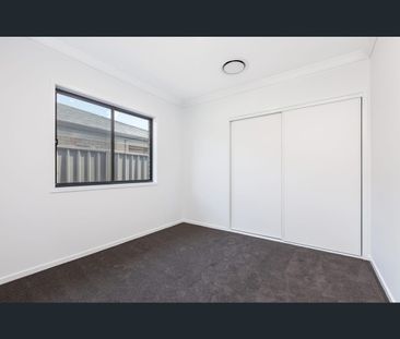 74 Hadfield Circuit, Cliftleigh, NSW 2321 - Photo 5