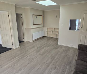 Water views and cosy living - Photo 5