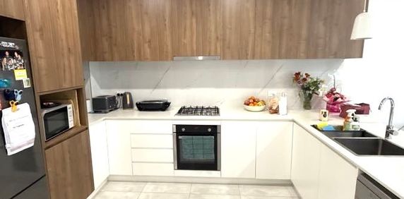 Modern four bedroom townhouse in a Prime St Marys Location! - Photo 2