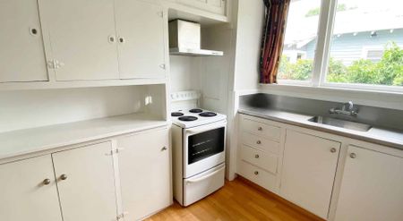 ST ALBANS - TWO BEDROOM HOME, HEATPUMP, SPACIOUS YARD - Photo 4