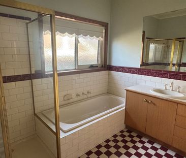 FOUR BEDROOM FAMILY HOME - Photo 6