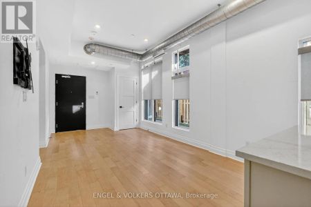 105 - 101 PINHEY STREET - Photo 4