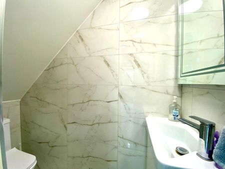 5 bedroom semi-detached house to rent - Photo 3