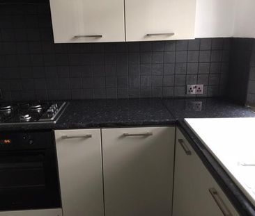 2 Bed Terraced House, Compton Row, LS9 - Photo 4