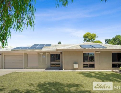 Comfortable Family Home with side access + Workshop! - Photo 1