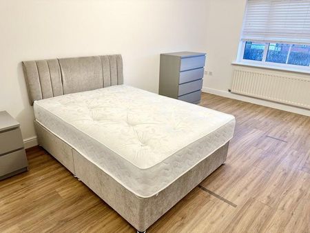 5 bedroom end of terrace house to rent - Photo 3