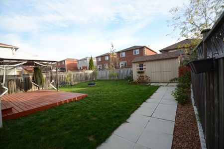 For Lease - 13 Benjamin Lane, Barrie, Ontario - Photo 4