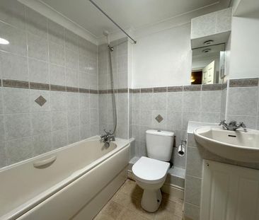 Vicarage Road, Staines - 2 bedrooms Property for lettings - Seymours - Photo 2