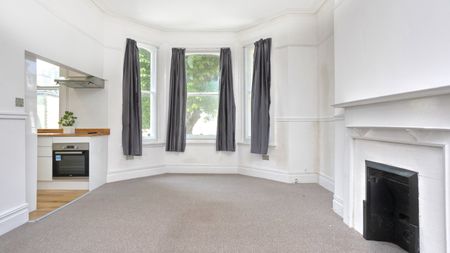 First Floor Flat, Tisbury Road, Hove, BN3 - Photo 5